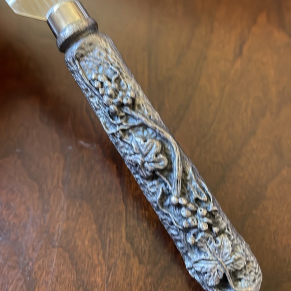 Pewter Handle Grape design Cheese Knife spreader & server - Picture 2 of 5